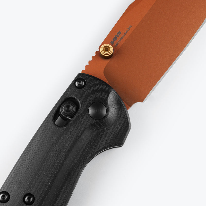 Încărcați imaginea în vizualizatorul Galerie, Briceag de buzunar BENCHMADE TAGGEDOUT® | LIMITED EDITION | Blakc G-10 | COPPER SUEDE 15536-2501
