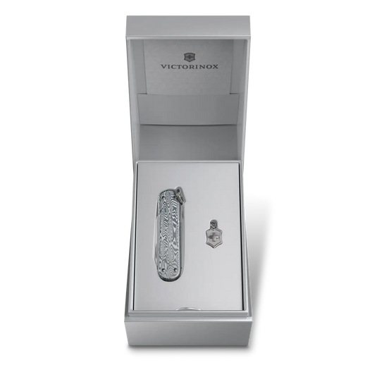 Briceag multifunctional Victorinox Classic SD, Editie Speciala, Brilliant Damasc, 0.6221.34