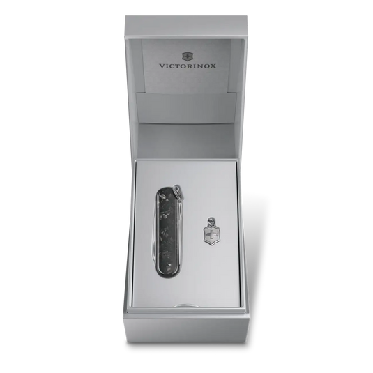 Briceag multifunctional Victorinox Classic SD, Editie Speciala, Brilliant Carbon, 0.6221.90