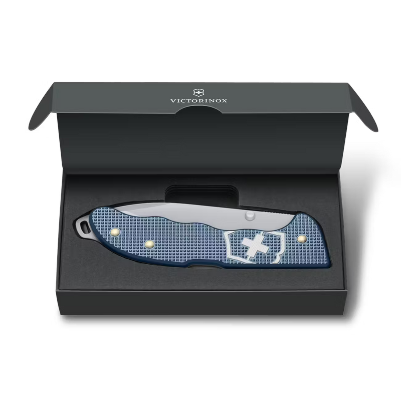Încărcați imaginea în vizualizatorul Galerie, VICTORINOX HUNTER PRO ALOX LIMITED EDITION 2026 0.9415.L26
