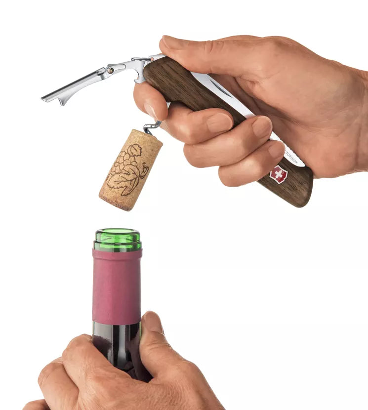 Încărcați imaginea în vizualizatorul Galerie, Cutit briceag, 12 functii, lemn de nuc, VICTORINOX WINE MASTER 0.9701.63
