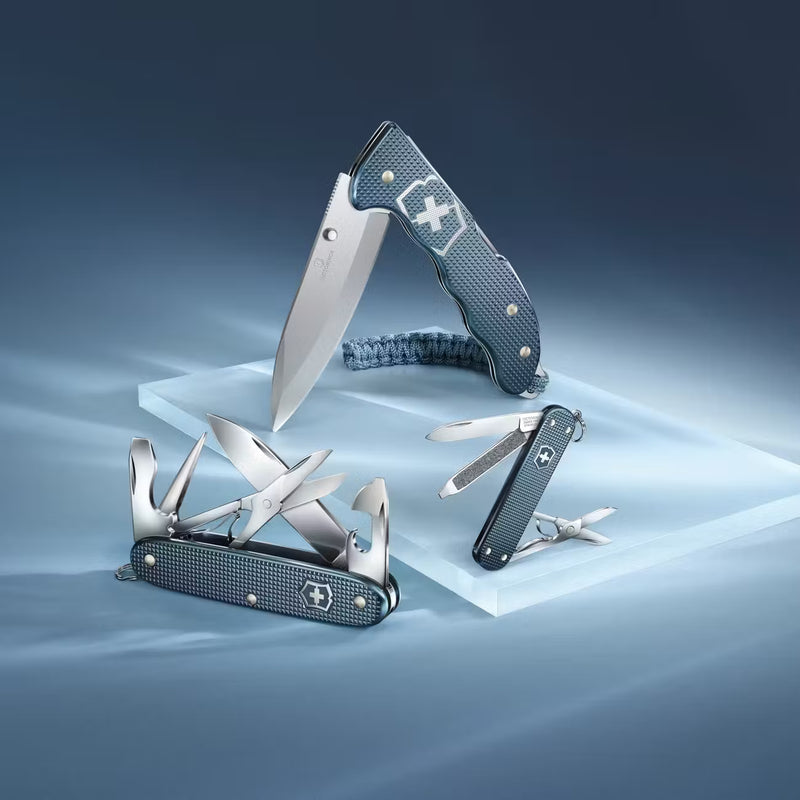 Load image into Gallery viewer, Briceag multifunctional, 9 functii, VICTORINOX PIONEER X ALOX LIMITED 2025 0.8231.L26
