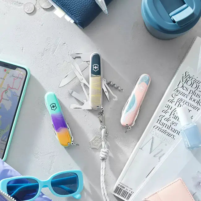 Încărcați imaginea în vizualizatorul Galerie, Cutit briceag, 16 functii, VICTORINOX COMPANION PARIS STYLE 1.3909.E221
