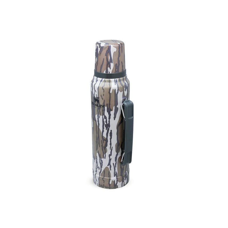 Încărcați imaginea în vizualizatorul Galerie, Termos Stanley Legendary Classic Bottle, 1 Litru - BOTTOMLAND MOSSY OAK
