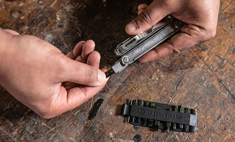 Încărcați imaginea în vizualizatorul Galerie, Multi-tool, 15 functii, teaca material textil, LEATHERMAN CURL
