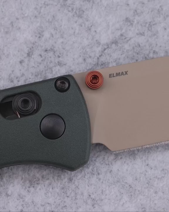 Încărcarea și redarea videoclipurilor în vizualizatorul galeriei, Briceag de buzunar BENCHMADE Bugout® | Taiga Green Grivory® | ELMAX | Drop-point 535TN-2602
