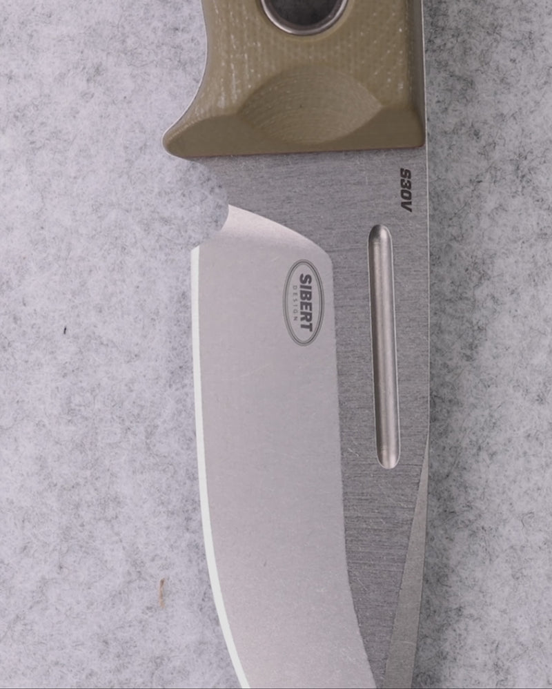 Load and play video in Gallery viewer, Cutit de bushcraft BENCHMADE Mini Bushcrafter | OD Green G10 | Drop-point 165-1
