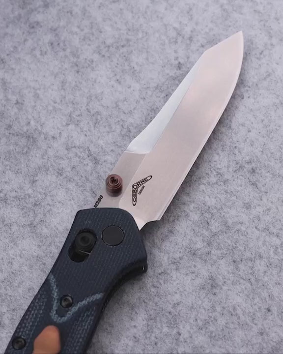 Încărcarea și redarea videoclipurilor în vizualizatorul galeriei, Briceag de buzunar BENCHMADE | MINI OSBORNE| Denim Micarta 945-04
